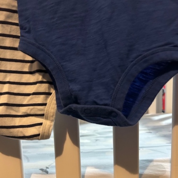 Carter's collared onesies (x3) - Size 6M - Picture 6 of 6